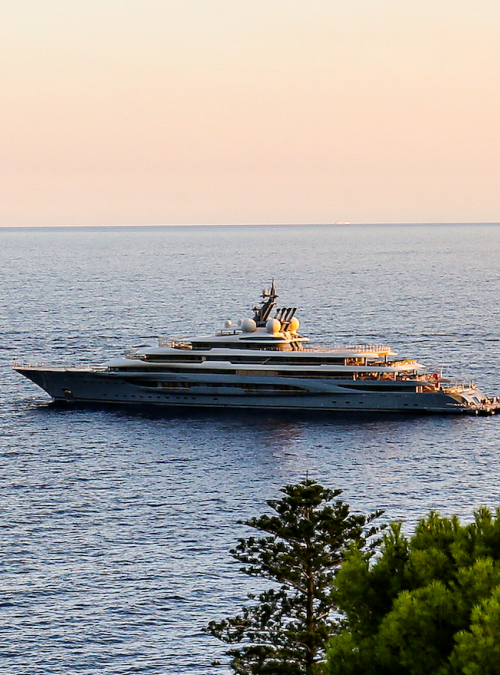 Ship- and superyacht building