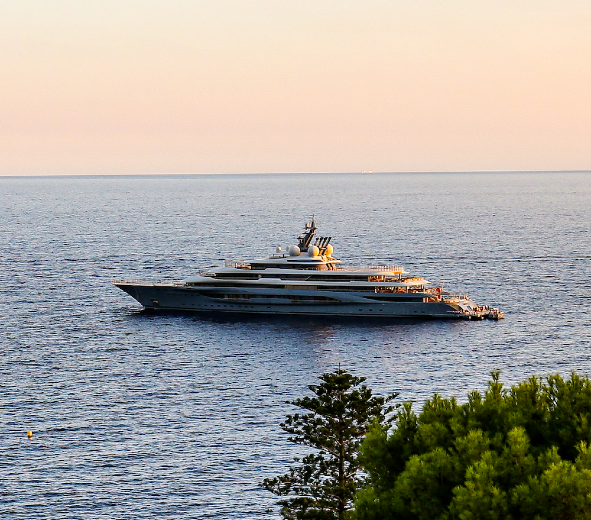 Ship- and superyacht building